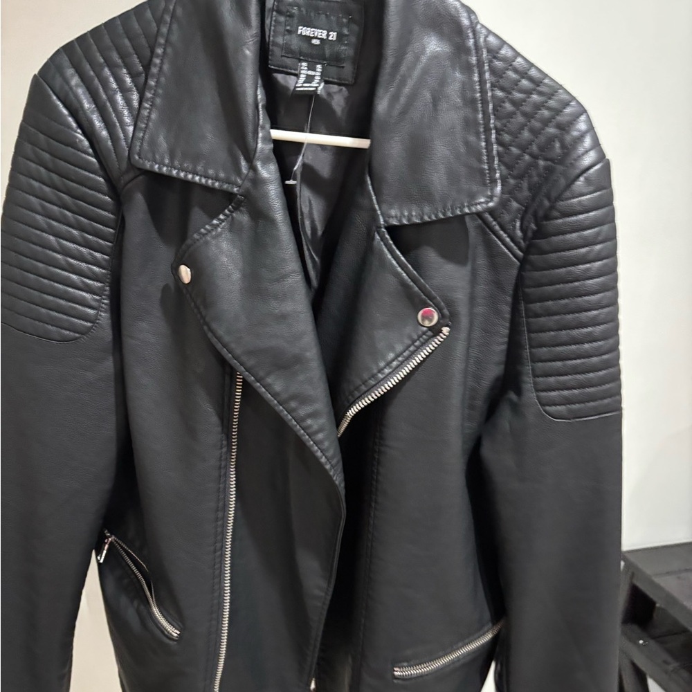 Men’s XL forever 21 pleather jacket
Worn once! Fits like a LARGE!!!